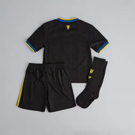 Kid's Manchester United 2025/26 Third Kit - Image 2