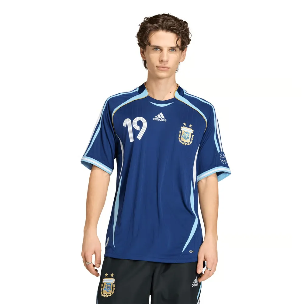 Women's Argentina 2006 Away Retro Shirt Messi #19 - Image 5