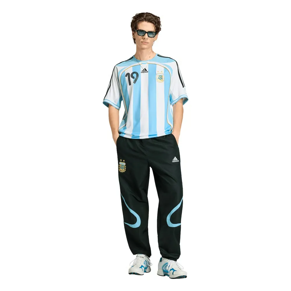 Men's Argentina 2006 Home Retro Shirt Messi #19 - Image 2