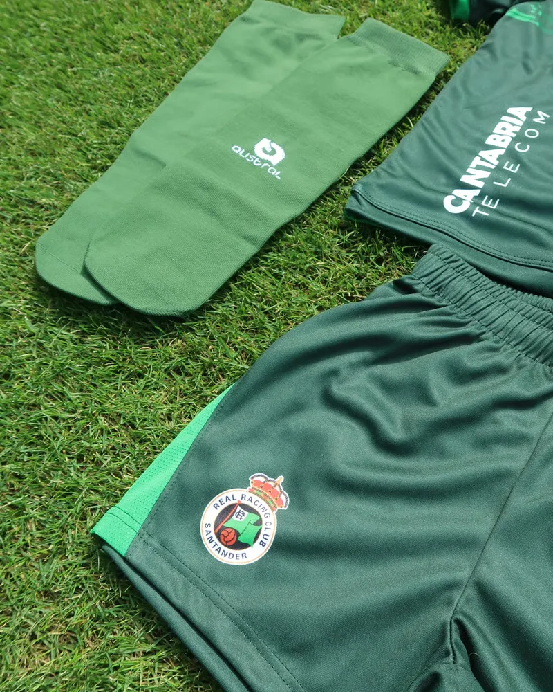 2565521_EE59D967-2BE6-8796-D030-F0DB2C928856