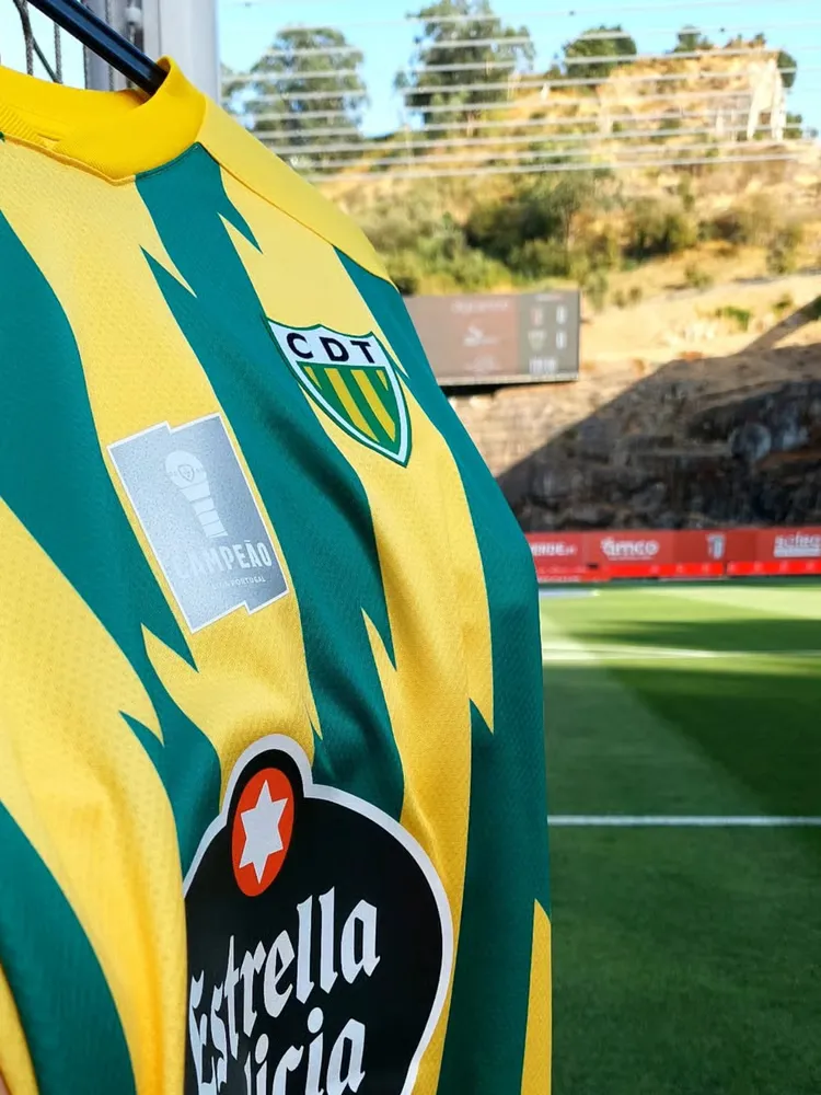 Kid's CD Tondela 2025/26 Home Shirt - Image 2