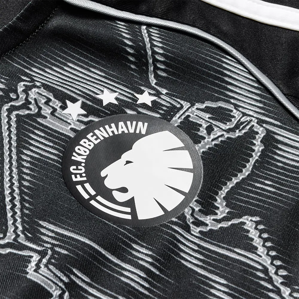 2565718_2E8451AE-A85D-4B3C-478D-51040FF31B8B